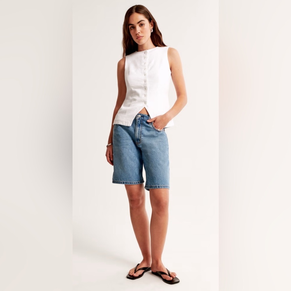 Abercrombie & Fitch White Button-Front Sleeveless Tank Top